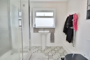 Ensuite- click for photo gallery